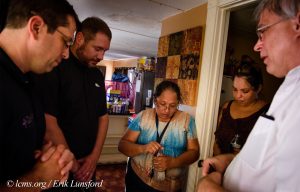 The Rev. Bob Selle of Amigos en Cristo Lutheran Mission (right)