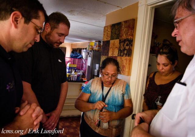 The Rev. Bob Selle of Amigos en Cristo Lutheran Mission (right)