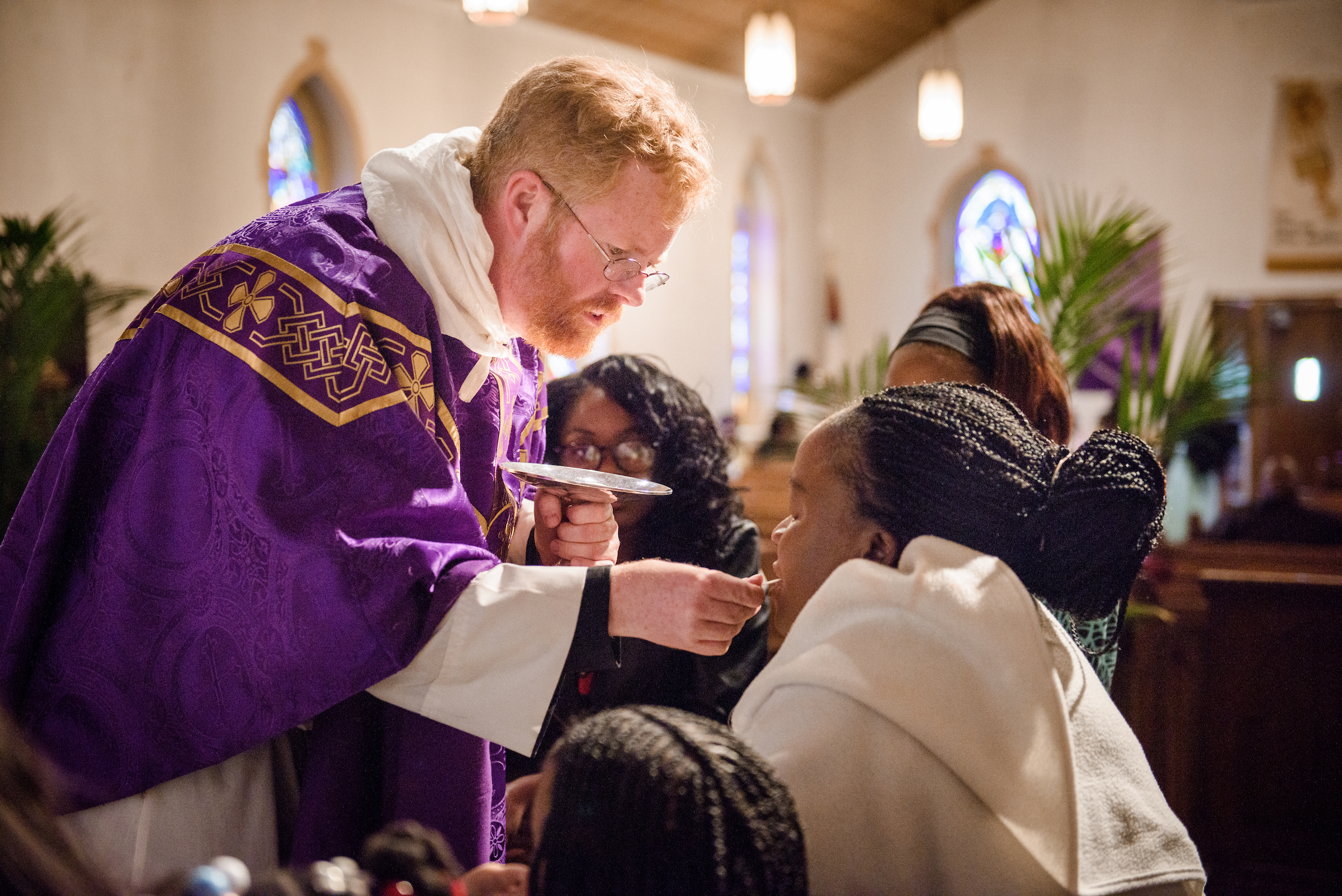 The Rev. Roy Axel Coats, pastor of Lutheran Church of the Redeemer, Baltimore, distributes the Sacrament on Palm Sunday, March 25, 2018. LCMS Communications/Erik M. Lunsford