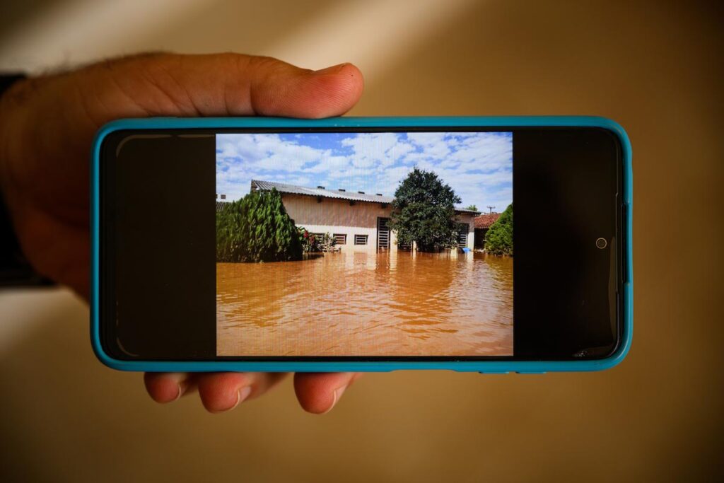 Brazilian Lutherans reach out to help their neighbor during a historic flood.